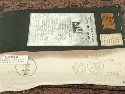 平和屋着物■人間国宝・南部芳松の息子 伝統工芸伝承者彫刻・南部幸雄 型染 小紋 草木染 風景流水花文 鬼しぼ縮緬 正絹 逸品 DABH3160qp