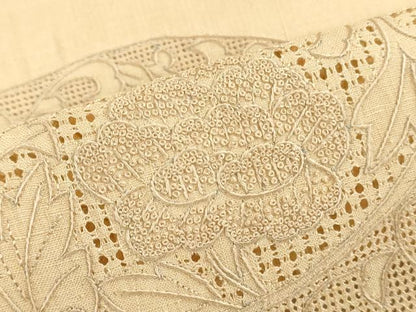 平和屋着物●中国三大刺繍　相良刺繍　総刺繍　名古屋帯　結城紬　帯反物　花絵皿文　蜂蜜色　証紙付き　逸品　未使用　DABH3693zy