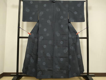 平和屋着物▽伝統工芸士　岡田勇　本塩沢　単衣　片輪車文　反端付き　正絹　逸品　DABH4628du