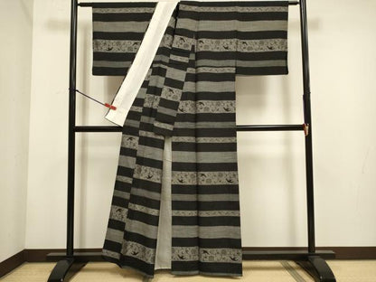 平和屋着物▽上質な紬　単衣　横段花鳥文　正絹　逸品　DABH4693du