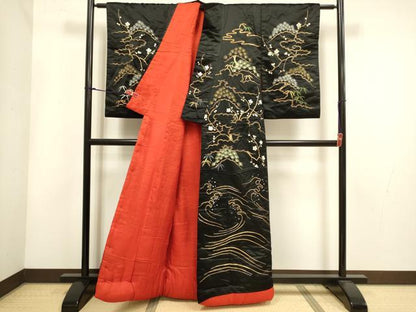 平和屋本店●色打掛　お引きずり　和装　婚礼　結婚式　花嫁　神社挙式　駒刺繍　飛鶴　蓑亀　松竹梅　黒地　逸品　DABH4921du