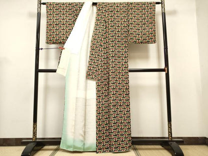 平和屋着物■上質な小紋　地紙笹の葉梅文　黒地　正絹　逸品　DABH5109ea