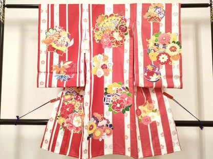 平和屋着物[]お宮参り　女の子　祝着　産着　初着　のしめ　駒刺繍　花蝶丸文　宝尽くし　未使用　DABH5166ea