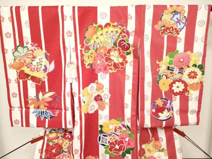 平和屋着物[]お宮参り　女の子　祝着　産着　初着　のしめ　駒刺繍　花蝶丸文　宝尽くし　未使用　DABH5170ea