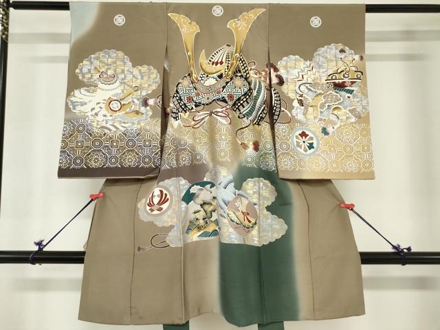 平和屋着物[]お宮参り　男の子　祝着　産着　初着　のしめ　兜　家紋散らし　暈し染め　金銀彩　逸品　DABH5221ea