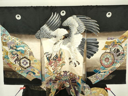 平和屋着物[]お宮参り　男の子　祝着　産着　初着　のしめ　鷹　鷲　兜　家紋散らし　金彩　逸品　DABH5233ea