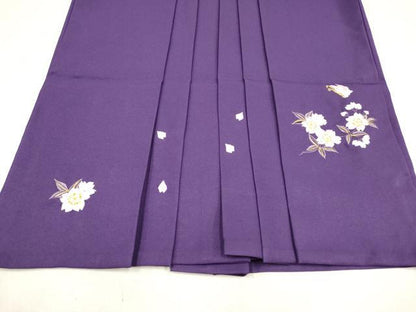 平和屋着物[]女の子　子供　行灯袴　総刺繍　舞蝶舞桜文　菖蒲色　金糸　洗える着物　DABH5443ea