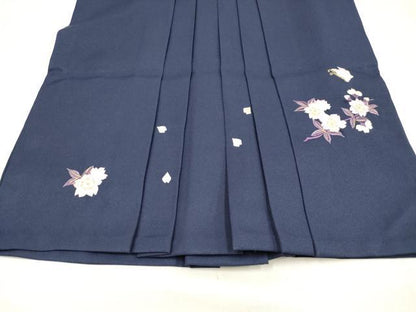 平和屋着物[]女の子　子供　行灯袴　総刺繍　舞蝶舞桜文　留紺色　金糸　洗える着物　DABH5446ea