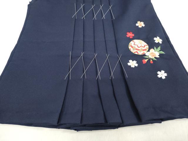 平和屋着物[]女の子　子供　行灯袴　総刺繍　鞠桜文　濃藍色　金糸　洗える着物　未使用　DABH5496ea