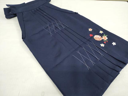 平和屋着物[]女の子　子供　行灯袴　総刺繍　鞠桜文　濃藍色　金糸　洗える着物　未使用　DABH5501ea