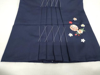 平和屋着物[]女の子　子供　行灯袴　総刺繍　鞠桜文　濃藍色　金糸　洗える着物　未使用　DABH5502ea