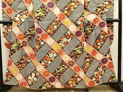 平和屋着物■豪華振袖　駒刺繍　草花文　宝尽くし　黒地　金彩　正絹　逸品　DABH5806ya
