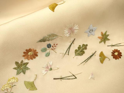 平和屋着物●塩瀬　九寸名古屋帯　総刺繍　吹き寄せ花文　金糸　正絹　逸品　DABH7196fe