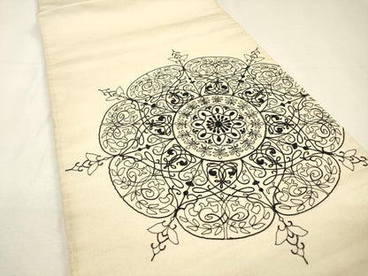 平和屋着物▼太鼓柄袋帯　総刺繍　花絵皿文　銀通し地　正絹　逸品　DABH7697fe