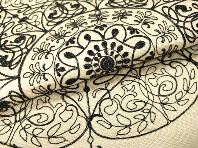 平和屋着物▼太鼓柄袋帯　総刺繍　花絵皿文　銀通し地　正絹　逸品　DABH7697fe