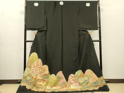 平和屋着物●東京手描友禅　安達雅一　黒留袖　駒刺繍　重ね山橘文　金彩　上代170万　仮絵羽　正絹　逸品　未使用　DABH7942fe