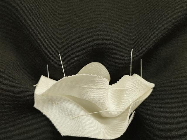 平和屋着物●東京手描友禅　安達雅一　黒留袖　駒刺繍　重ね山橘文　金彩　上代170万　仮絵羽　正絹　逸品　未使用　DABH7942fe