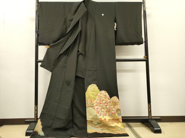 平和屋着物●東京手描友禅　安達雅一　黒留袖　駒刺繍　重ね山橘文　金彩　上代170万　仮絵羽　正絹　逸品　未使用　DABH7942fe