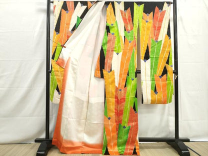 平和屋着物■豪華振袖　駒刺繍　矢羽松葉文　黒地　金彩　正絹　逸品　DABH8667qa