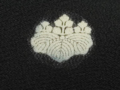 平和屋着物■豪華黒留袖　刺繍　群鶴浜松文　金彩　正絹　逸品　DABH8942qa