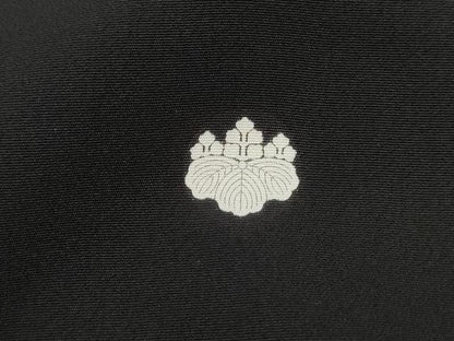 平和屋着物■谷崎潤一郎の世界　黒留袖　刺繍　貝桶花車文　暈し染め　金彩　ロング丈　正絹　逸品　DABH8943qa