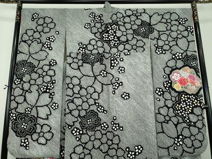 平和屋着物●豪華振袖　総絞り　駒刺繍　花手毬　黒地　金彩　正絹　逸品　DABH9136ps