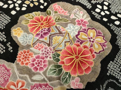 平和屋着物●豪華振袖　総絞り　駒刺繍　花手毬　黒地　金彩　正絹　逸品　DABH9136ps