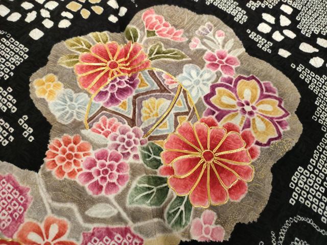 平和屋着物●豪華振袖　総絞り　駒刺繍　花手毬　黒地　金彩　正絹　逸品　DABH9136ps