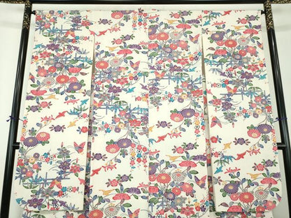 平和屋着物●豪華振袖　紅型　舞蝶花鳥文　鬼しぼ縮緬　正絹　逸品　DABH9143ps