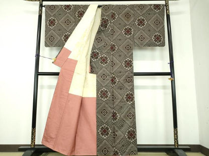 平和屋着物●本場大島紬　龍郷絣　花菱文　正絹　逸品　DABH9184ps