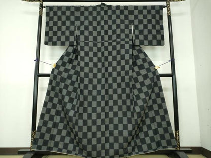 平和屋着物●上質な紬　市松亀甲柄　黒地　正絹　逸品　DABH9237ps