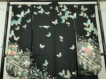 平和屋着物●英王室献上友禅作家　木下勝功　振袖　刺繍　舞蝶花車文　黒地　金銀彩　金通し地　正絹　逸品　DABH9504ps