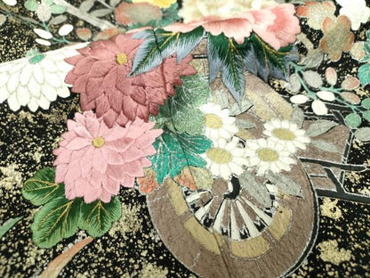 平和屋着物●英王室献上友禅作家　木下勝功　振袖　刺繍　舞蝶花車文　黒地　金銀彩　金通し地　正絹　逸品　DABH9504ps