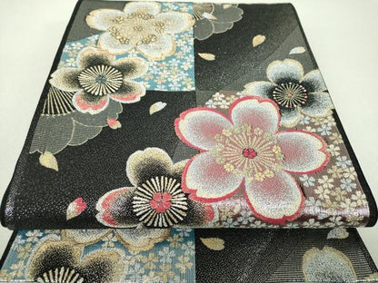 平和屋着物▼六通柄袋帯　市松舞桜　黒地　金銀糸　正絹　逸品　DABH9853ps
