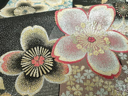 平和屋着物▼六通柄袋帯　市松舞桜　黒地　金銀糸　正絹　逸品　DABH9853ps