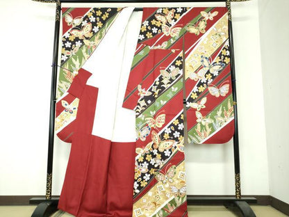 平和屋着物●豪華振袖　駒刺繍　舞蝶花文　金彩　正絹　逸品　DABH9874ps