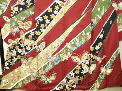 平和屋着物●豪華振袖　駒刺繍　舞蝶花文　金彩　正絹　逸品　DABH9874ps