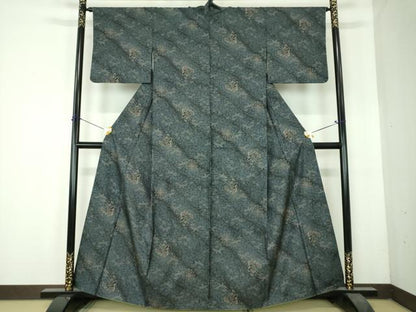 平和屋着物●本場大島紬　9マルキ　孔雀花文　正絹　逸品　DABH9885ps