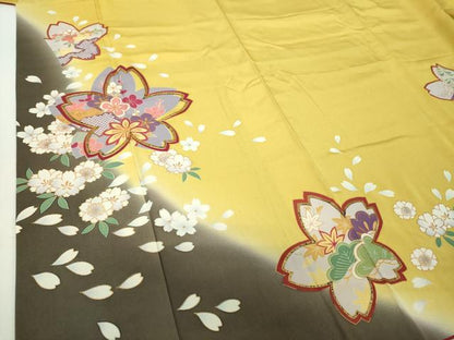 平和屋着物●豪華振袖　駒刺繍　舞桜　暈し染め　金彩　正絹　逸品　DABH9916ps