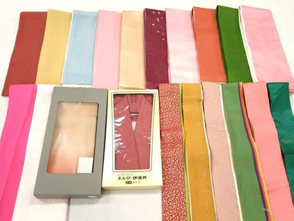 平和屋着物▼和装小物　重ね衿・伊達衿まとめて20点　紗綾形　七宝　草花　舞桜　金銀糸　刺繍　未使用あり　逸品　DABI0412xg