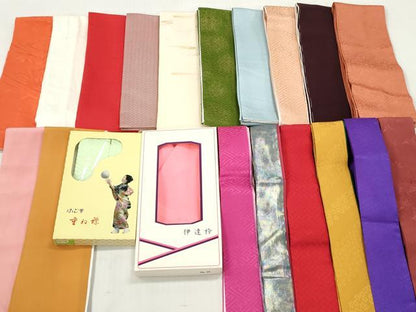 平和屋着物▼和装小物　重ね衿・伊達衿まとめて20点　紗綾形　花蝶文　檜垣　舞桜　折り鶴　金銀糸　未使用あり　逸品　DABI0422xg