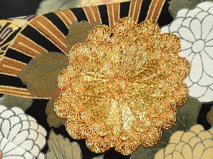 平和屋着物■豪華黒留袖　駒刺繍　扇面御所車花文　金彩　正絹　逸品　DABI1855qa