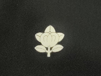 平和屋着物■豪華黒留袖　駒刺繍　扇面御所車花文　金彩　正絹　逸品　DABI1855qa