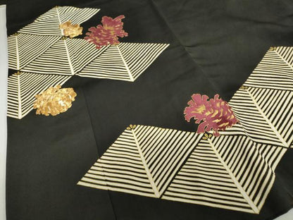 平和屋着物▼豪華黒留袖　駒刺繍　草花文　正絹　逸品　DABI2091ud