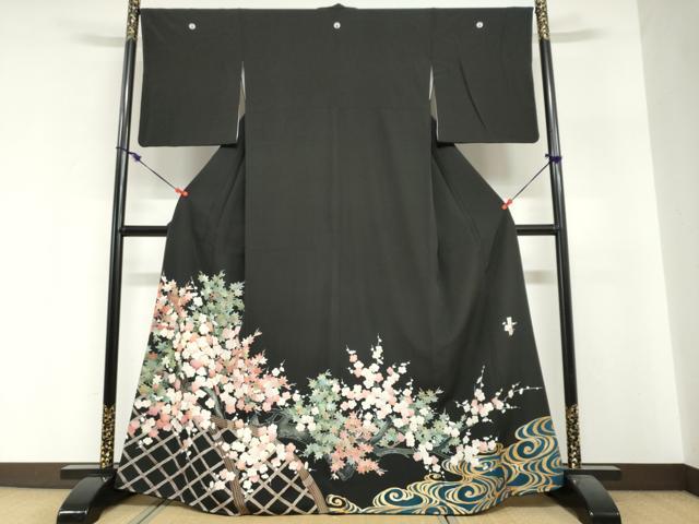 平和屋着物●豪華黒留袖　駒刺繍　流水草花籬文　金彩　無落款　正絹　逸品　DABI2097ud