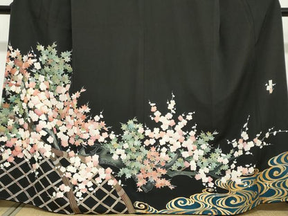 平和屋着物●豪華黒留袖　駒刺繍　流水草花籬文　金彩　無落款　正絹　逸品　DABI2097ud