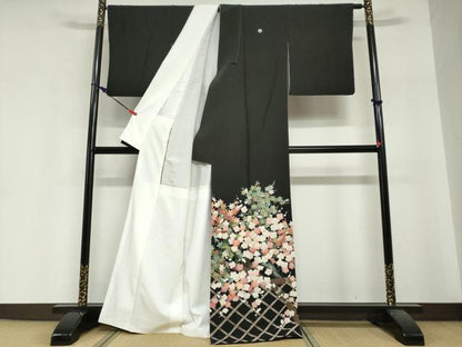 平和屋着物●豪華黒留袖　駒刺繍　流水草花籬文　金彩　無落款　正絹　逸品　DABI2097ud