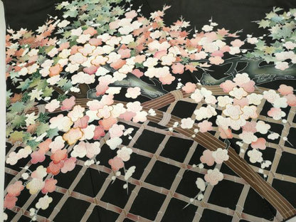 平和屋着物●豪華黒留袖　駒刺繍　流水草花籬文　金彩　無落款　正絹　逸品　DABI2097ud