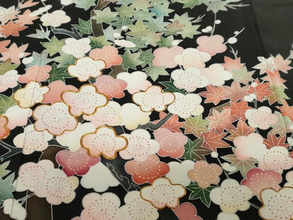 平和屋着物●豪華黒留袖　駒刺繍　流水草花籬文　金彩　無落款　正絹　逸品　DABI2097ud