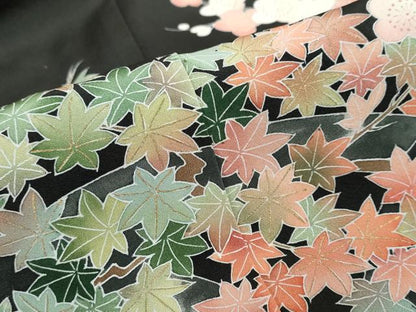 平和屋着物●豪華黒留袖　駒刺繍　流水草花籬文　金彩　無落款　正絹　逸品　DABI2097ud